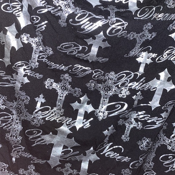 Cute cross pattern top - Picture 2 of 5